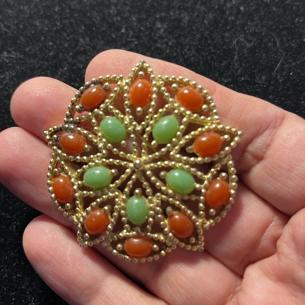 Sarah Coventry Vintage Signed Gold Tone With Green & Amber Colored Brooch. MA